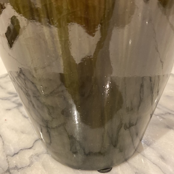 Beautiful High Glazed Pottery Vase in Neutral Tones of Browns and Greens. - Picture 7 of 10